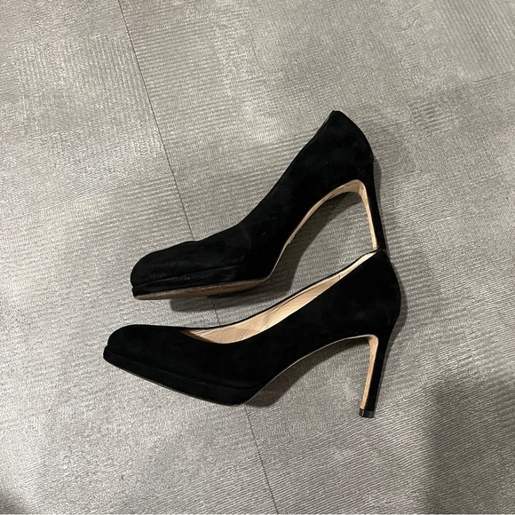 Stuart Weitzman Black Suede Women's Round Toe Heels 5.5 - Picture 2 of 6